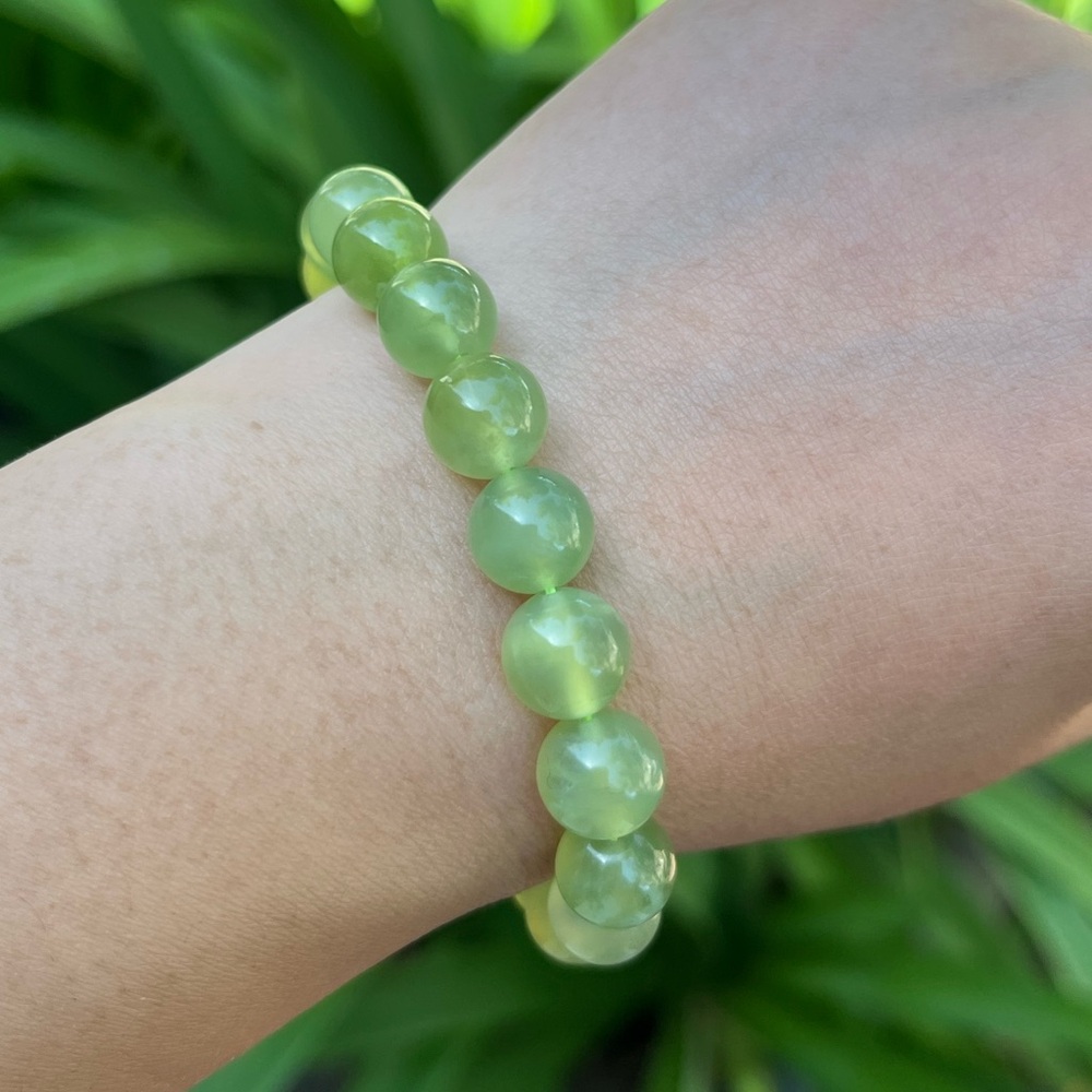 10mm stretchable Xiuyan jade bracelet
